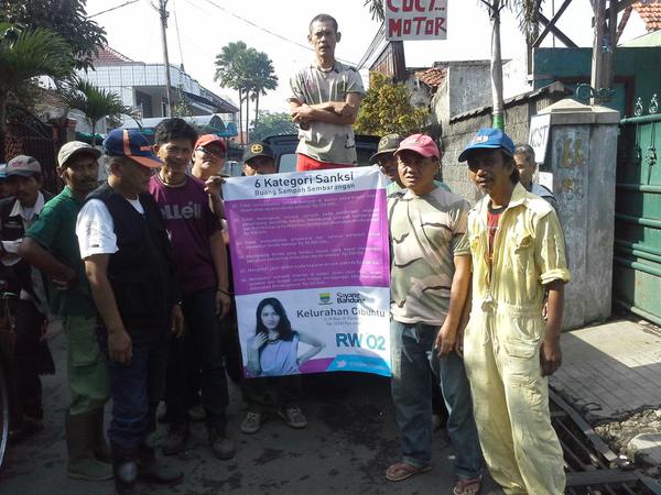 ada warga-warga yang meminta dikirimi file #SayangBandung untuk dicetak di lingkungan masing2 dengan uang masing2